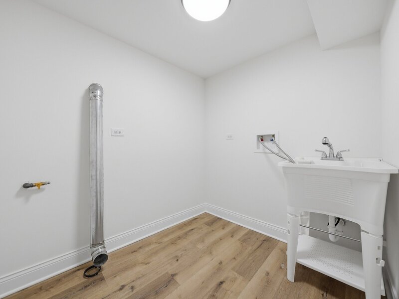654 W 111th Street Chicago IL 60628