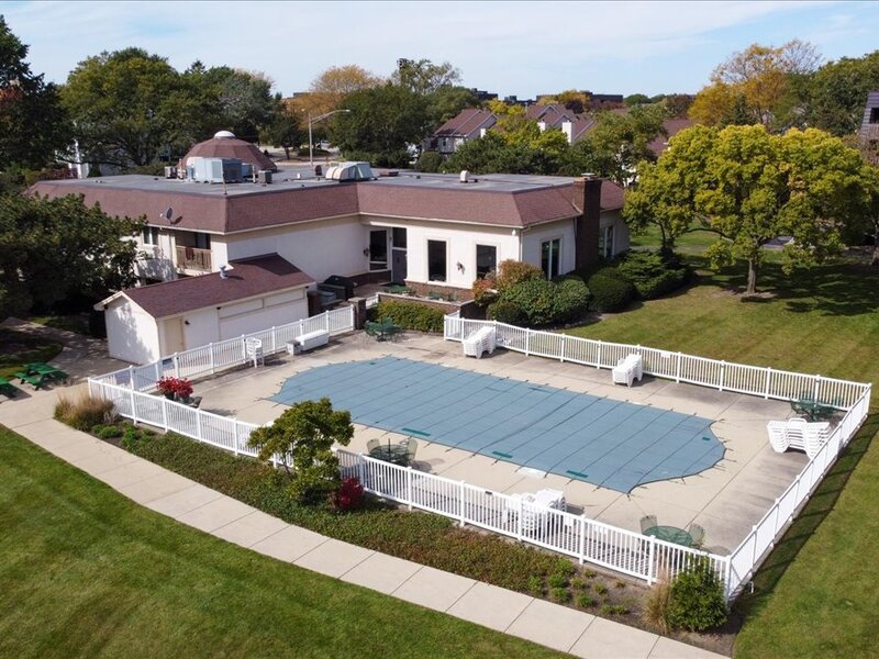 13200 W Heiden Circle Lake Bluff IL 60044