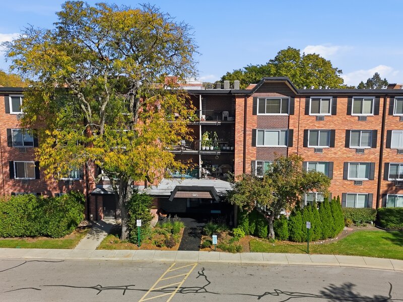 1207 S Old Wilke Road Arlington Heights IL 60005