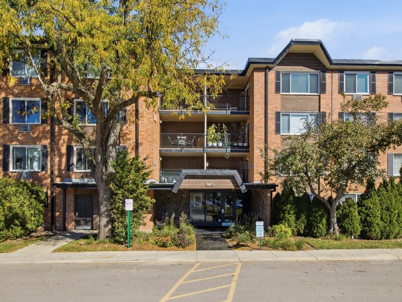 1207 S Old Wilke Road Arlington Heights IL 60005