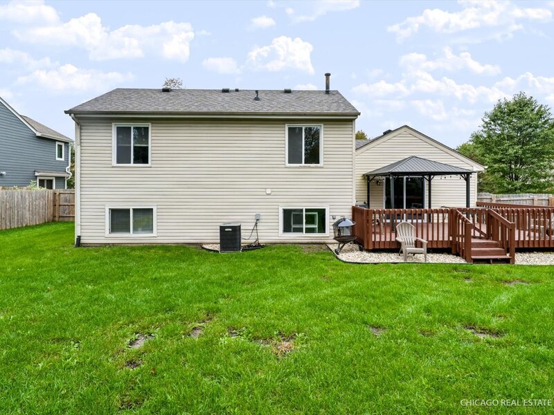 985 Ridgewood Lane Crystal Lake IL 60014