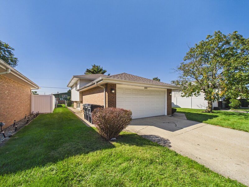 16112 Michigan Avenue South Holland IL 60473