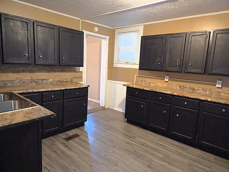 1824 W 6th Street Davenport IA 52802
