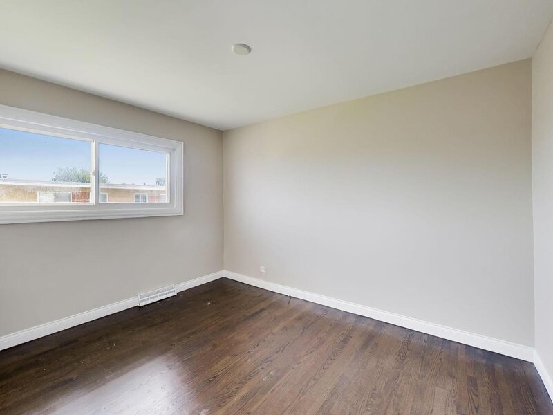 6 E Judith Ann Drive Mount Prospect IL 60056
