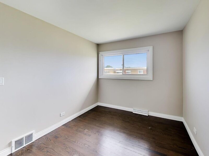6 E Judith Ann Drive Mount Prospect IL 60056