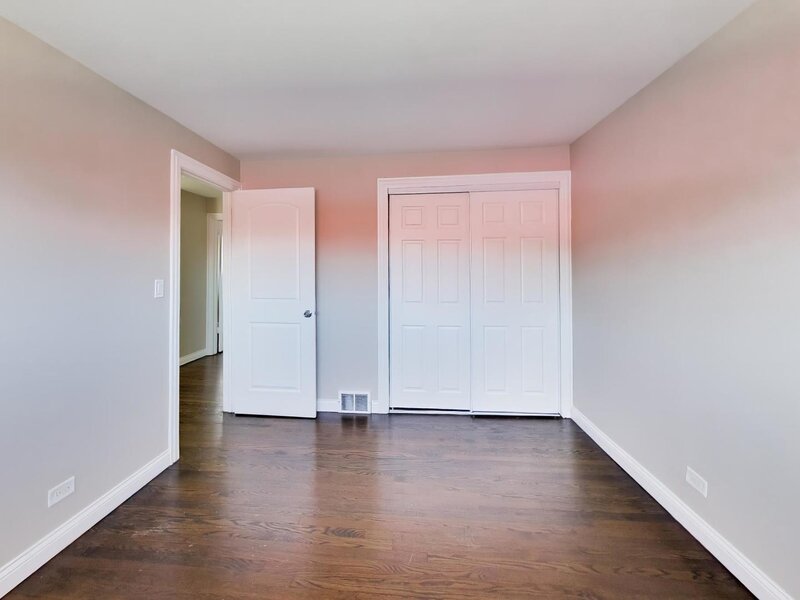 6 E Judith Ann Drive Mount Prospect IL 60056