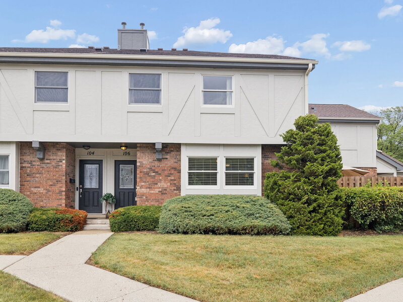 106 Queens Cove Barrington IL 60010