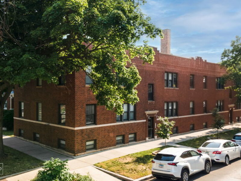 3318 W Byron Street Chicago IL 60618