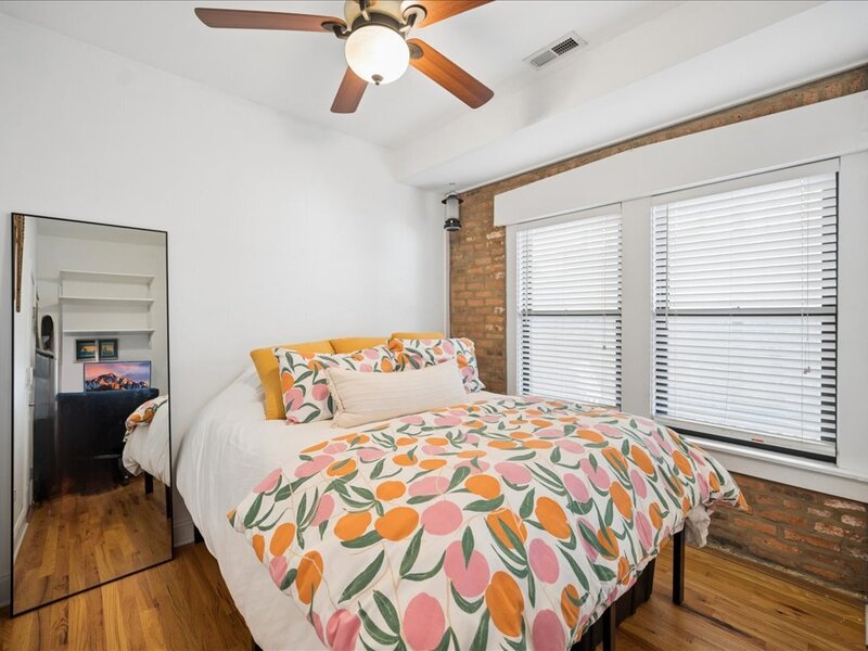 3318 W Byron Street Chicago IL 60618