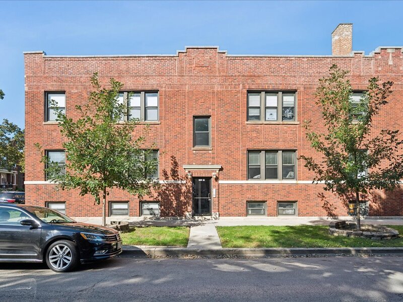 3318 W Byron Street Chicago IL 60618