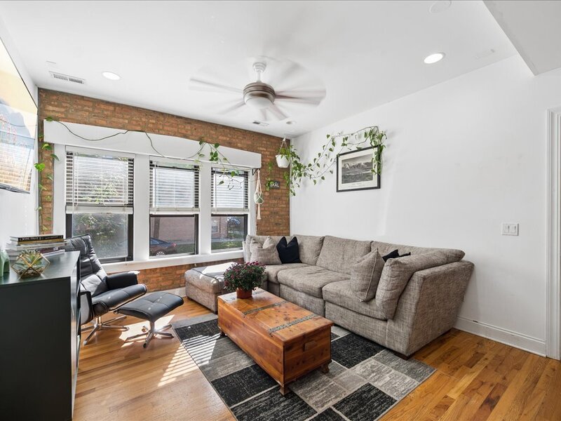 3318 W Byron Street Chicago IL 60618