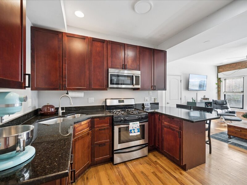 3318 W Byron Street Chicago IL 60618