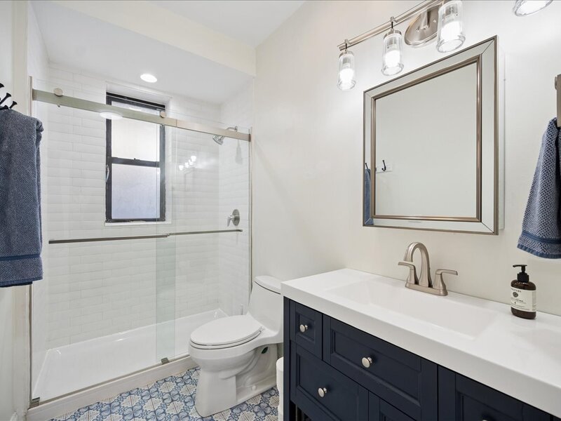 3318 W Byron Street Chicago IL 60618