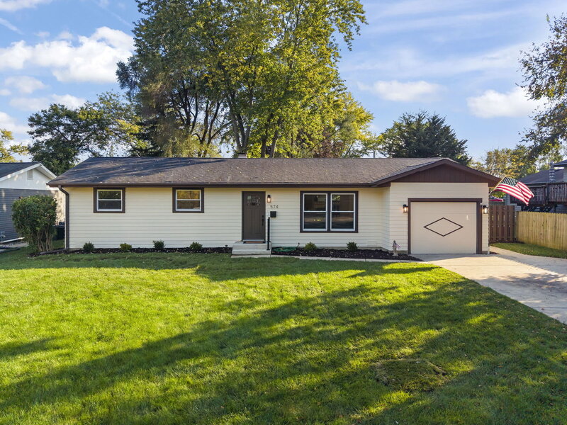 574 Cheyenne Trail Carol Stream IL 60188