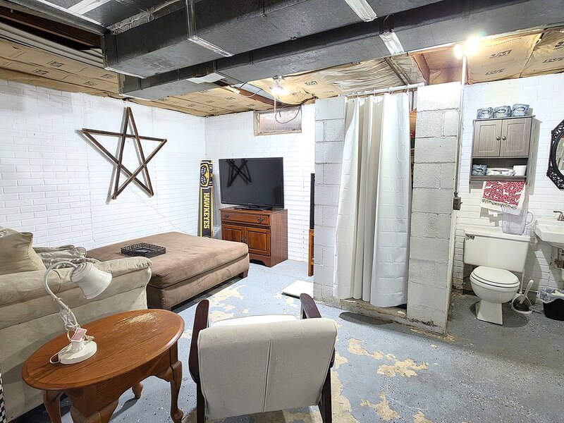 2015 Valley Drive Davenport IA 52806