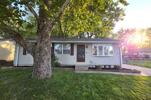 Photo of 2015 Valley Drive Davenport IA 52806