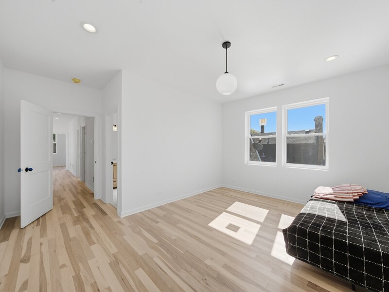 956 N Saint Louis Avenue Chicago IL 60651
