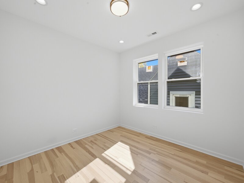 956 N Saint Louis Avenue Chicago IL 60651