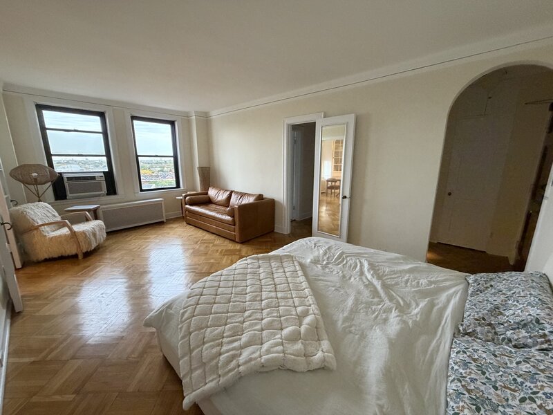 2000 N Lincoln Park West Chicago IL 60614
