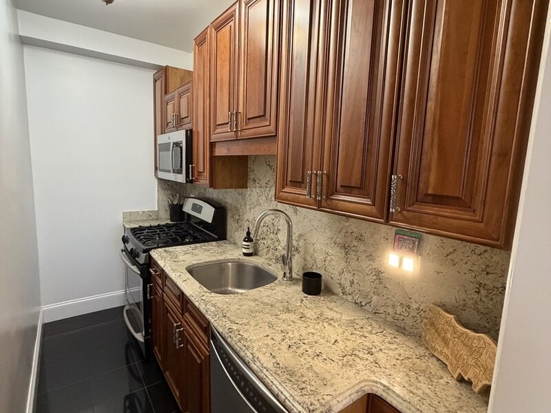 2000 N Lincoln Park West Chicago IL 60614