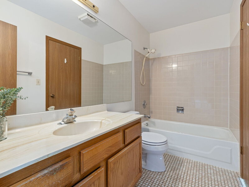1941 S Valley Road Lombard IL 60148
