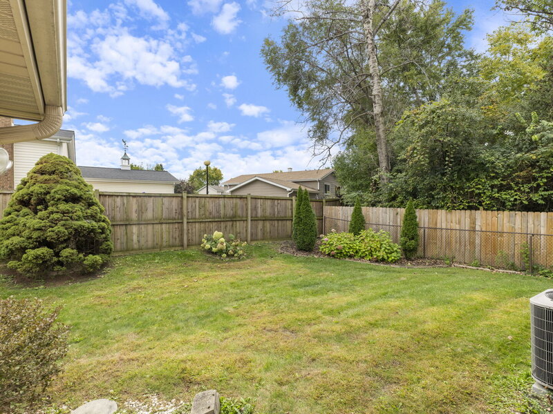 1941 S Valley Road Lombard IL 60148