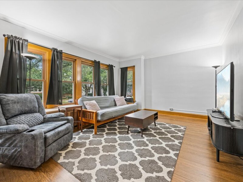 5325 N Linder Avenue Chicago IL 60630