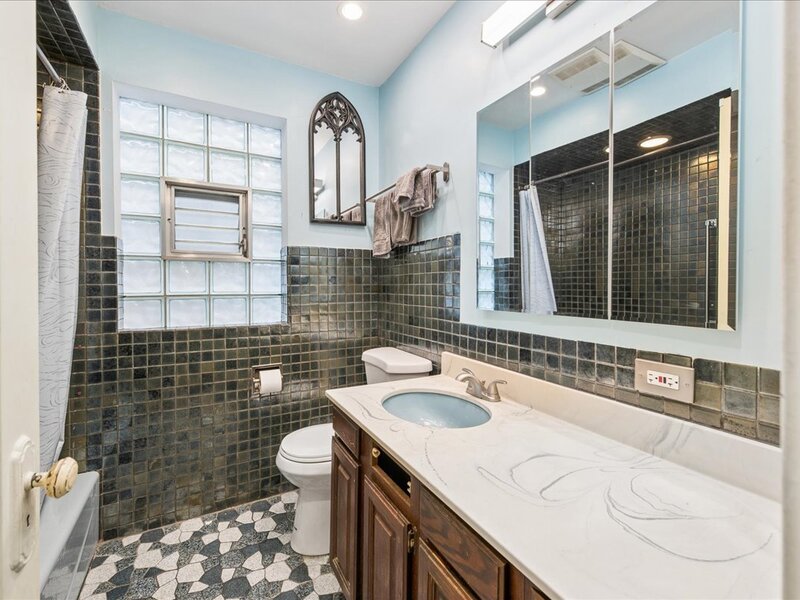 5325 N Linder Avenue Chicago IL 60630
