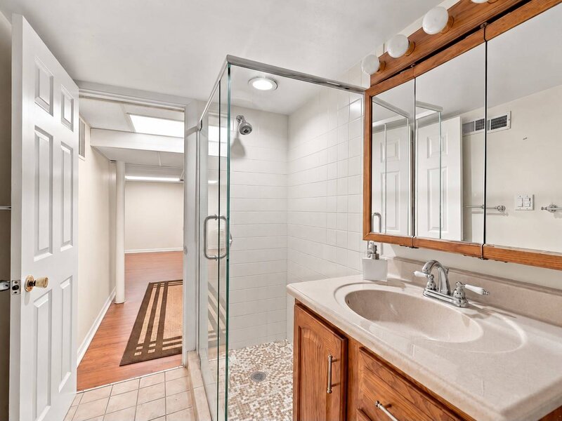 2940 W Greenleaf Avenue Chicago IL 60645