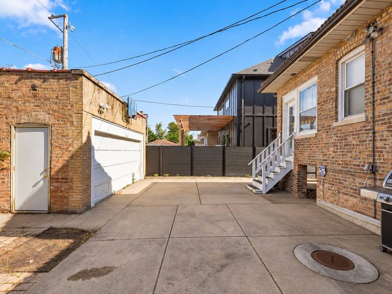 2940 W Greenleaf Avenue Chicago IL 60645