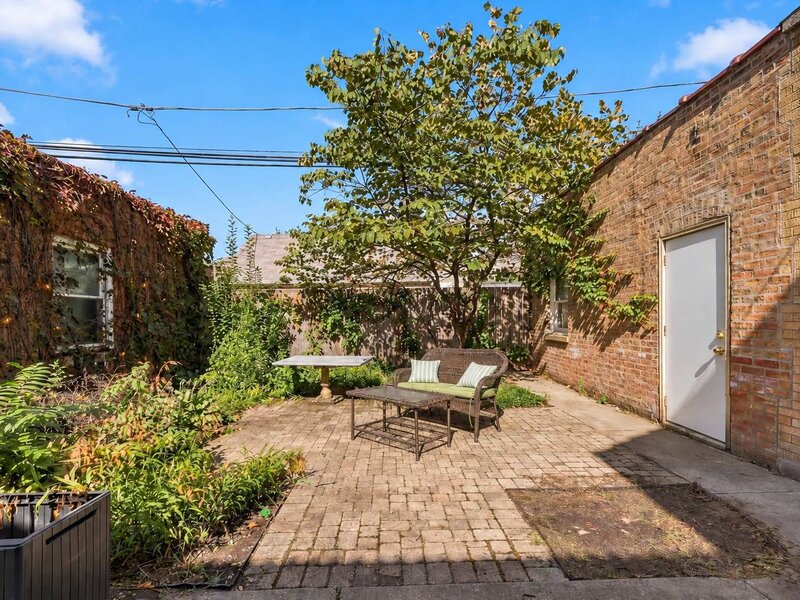 2940 W Greenleaf Avenue Chicago IL 60645