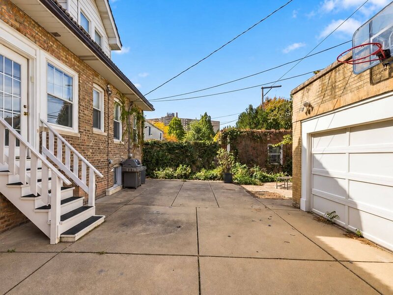 2940 W Greenleaf Avenue Chicago IL 60645