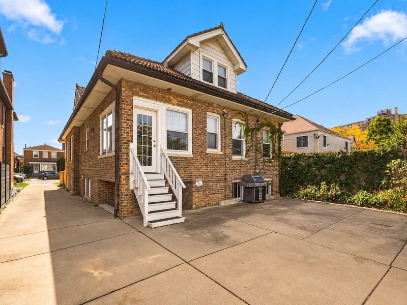 2940 W Greenleaf Avenue Chicago IL 60645