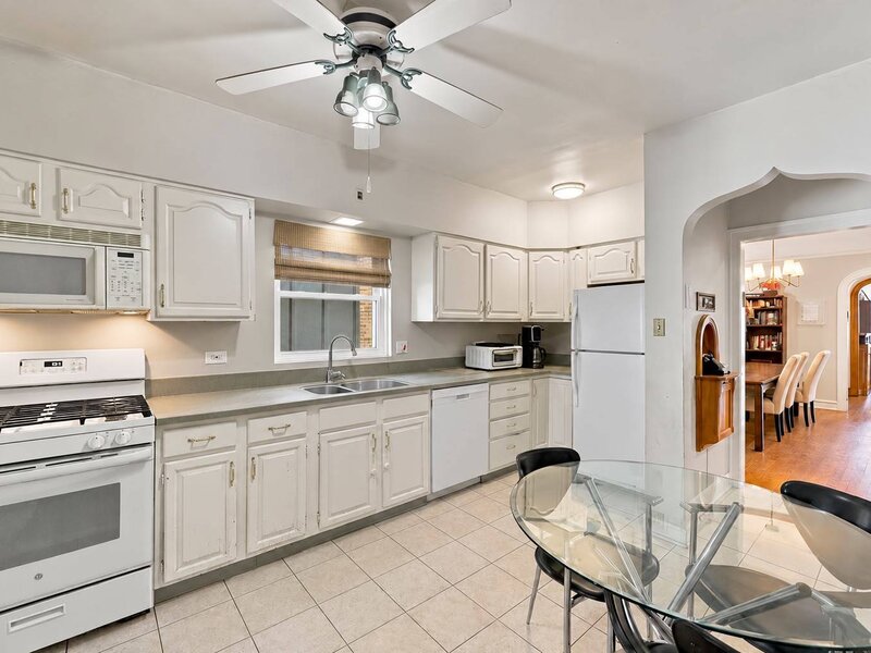 2940 W Greenleaf Avenue Chicago IL 60645