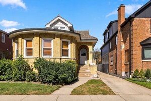 Photo of 2940 W Greenleaf Avenue Chicago IL 60645