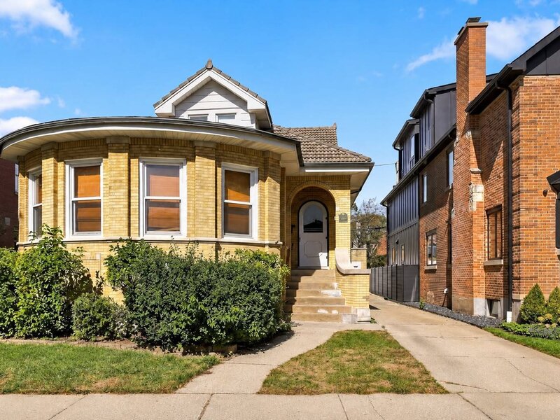 2940 W Greenleaf Avenue Chicago IL 60645