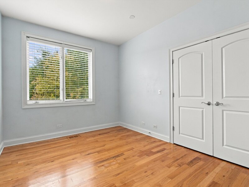1528 W Jonquil Terrace Chicago IL 60626