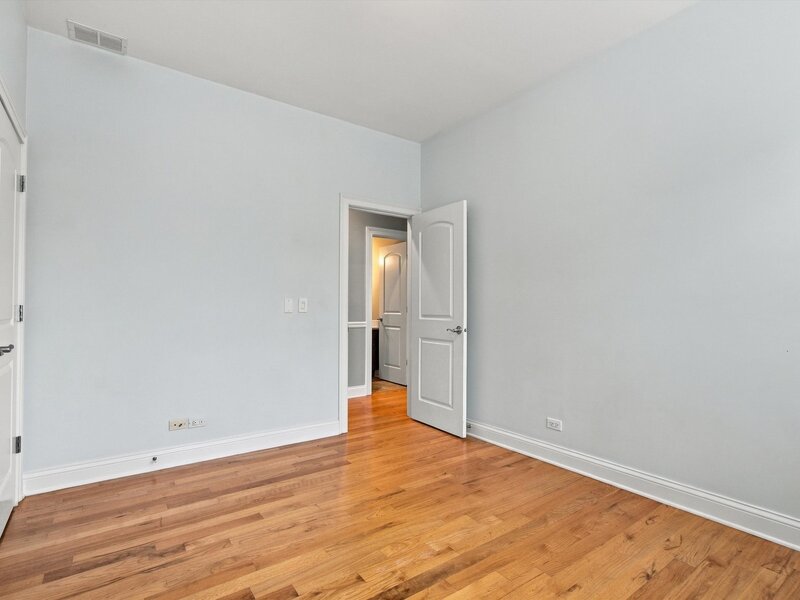 1528 W Jonquil Terrace Chicago IL 60626