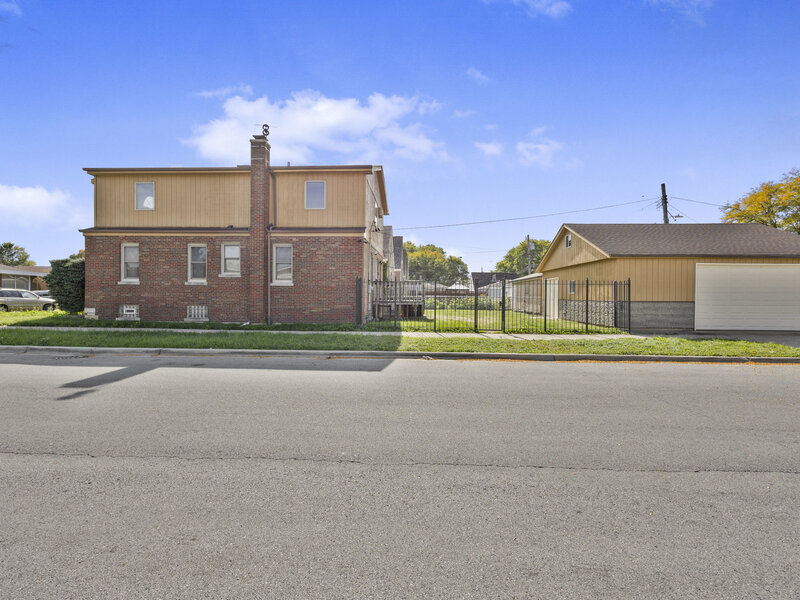 8732 S East End Avenue Chicago IL 60617