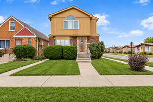Photo of 8732 S East End Avenue Chicago IL 60617
