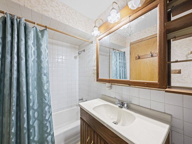 15354 Dobson Avenue South Holland IL 60473