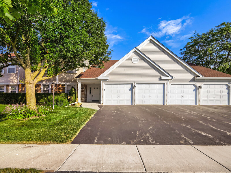 75 Larch Court Schaumburg IL 60193