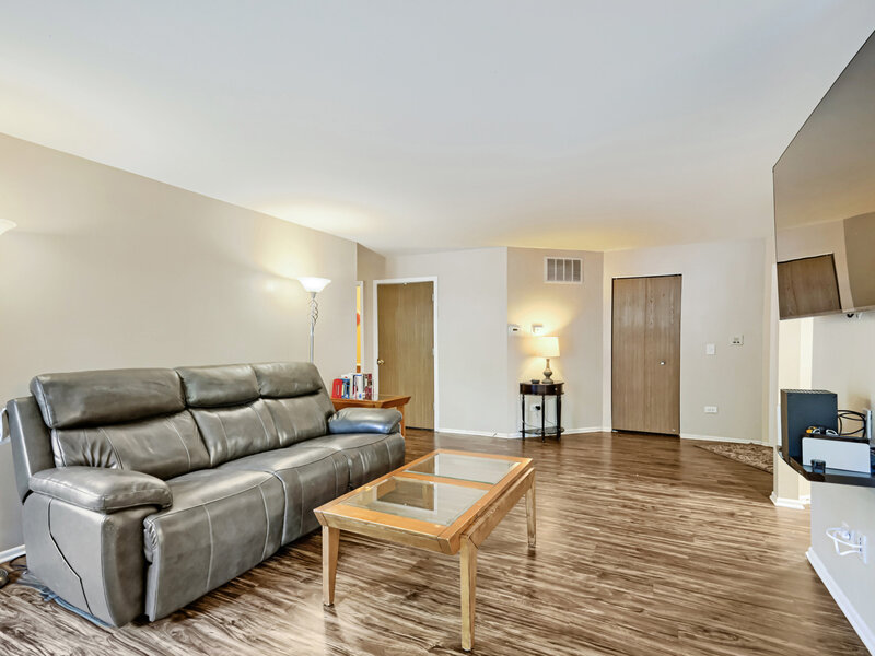 75 Larch Court Schaumburg IL 60193
