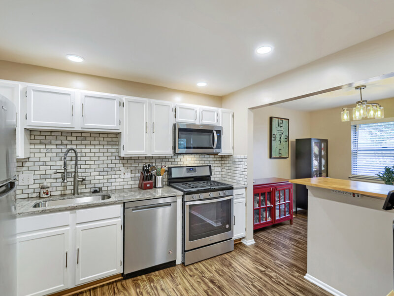 75 Larch Court Schaumburg IL 60193