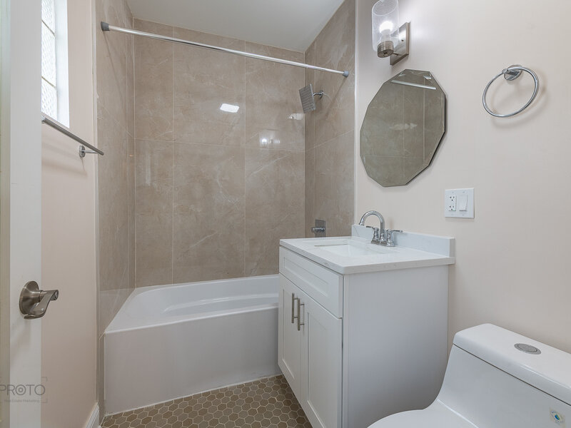 7846 S Saint Lawrence Avenue Chicago IL 60619