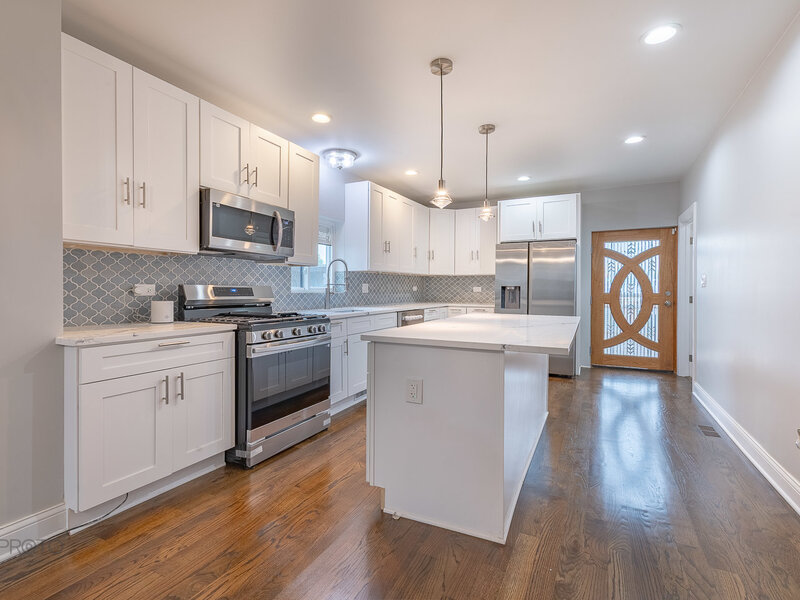 7846 S Saint Lawrence Avenue Chicago IL 60619