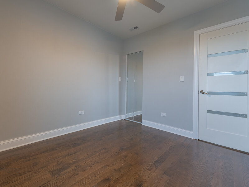 7846 S Saint Lawrence Avenue Chicago IL 60619