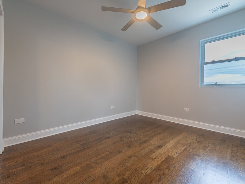 7846 S Saint Lawrence Avenue Chicago IL 60619
