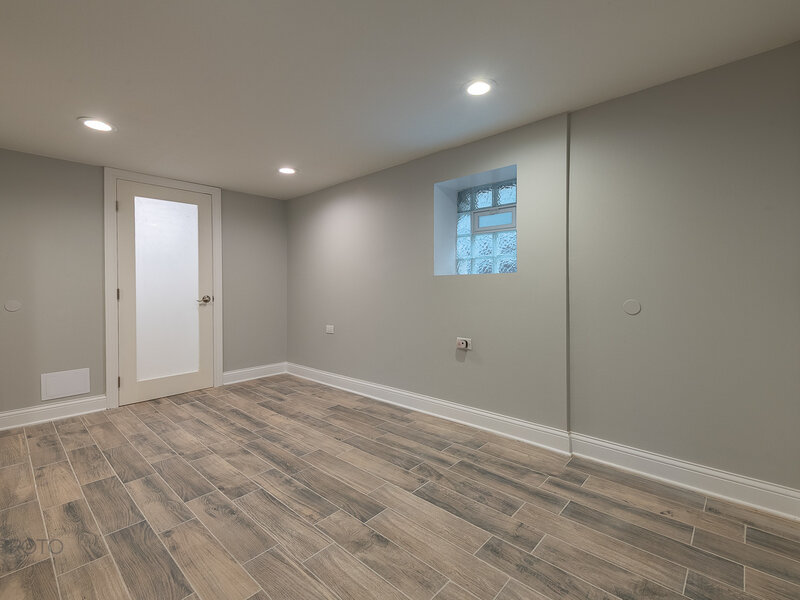 7846 S Saint Lawrence Avenue Chicago IL 60619