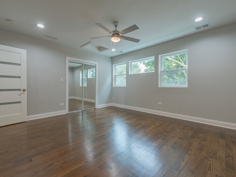 7846 S Saint Lawrence Avenue Chicago IL 60619